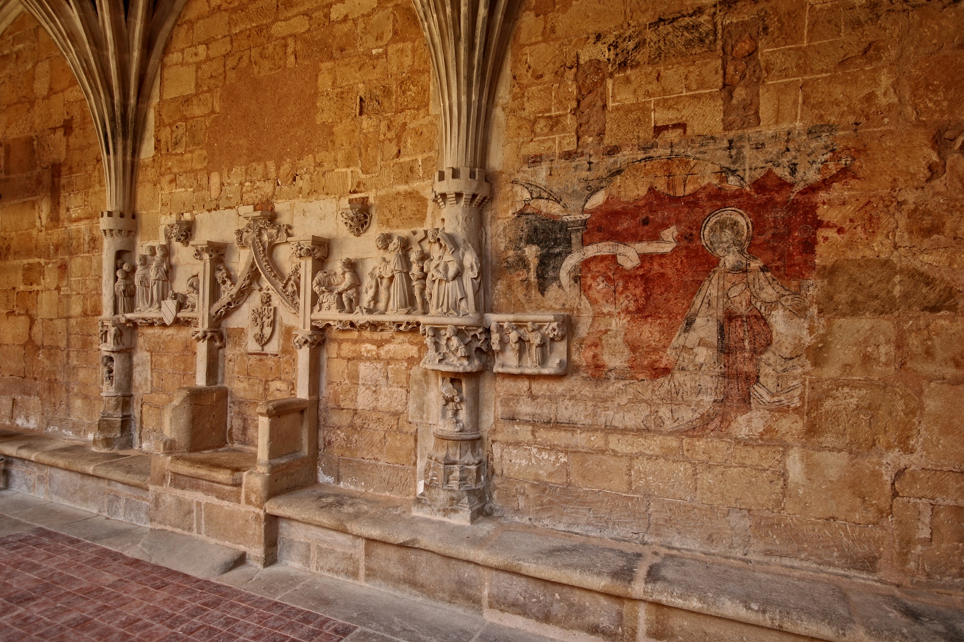 abbey-of-cadouin-g83a7ee56f_1920