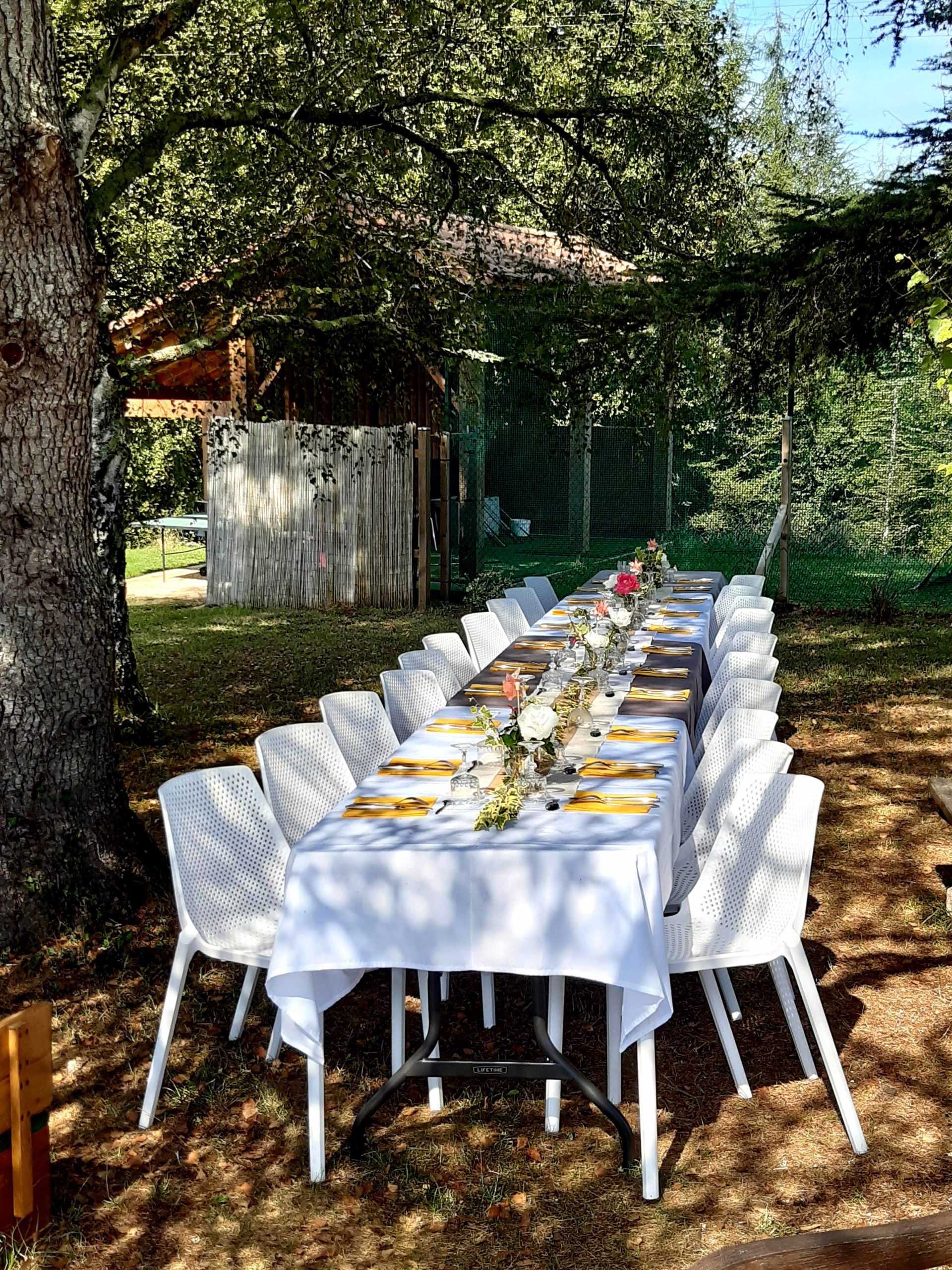 table-vide-dehors-scaled